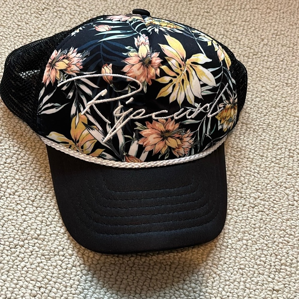 Ripcurl girls trucker hat